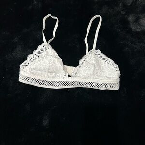 Iris & Lilly Lace Bralette Medium White Triangle Bra Wireless Stretch Lingerie